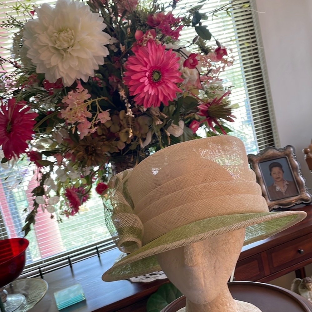 Lime/off White hat